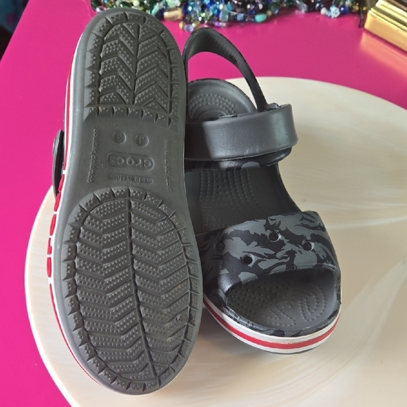 CROCS Gray Sandals with Red and White Soles - Picture 3 of 9